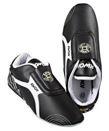 KWON Treenitossu Step Light musta, k-nahkaa, kantap&auml;&auml;vahvike. Koot: 36 - 46